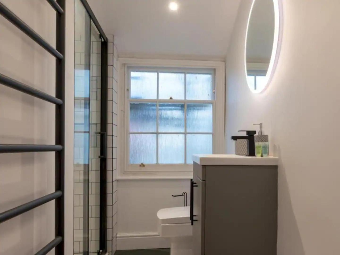Villa Pass The Keys Stylish Grade II Listed House à Cheltenham Extérieur photo